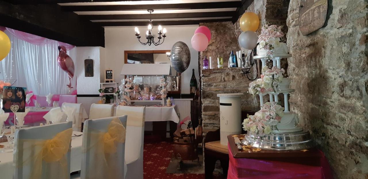 The Weary Friar Inn Pillaton Exteriér fotografie